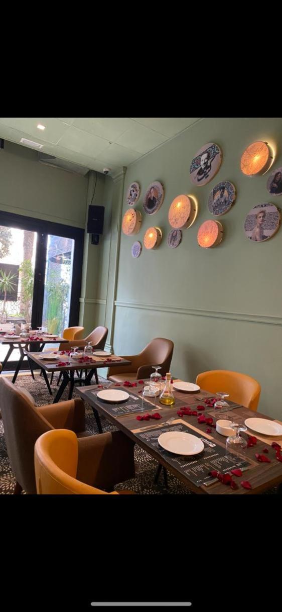 โฮเต็ล ลา ไมสัน บลังเช Hotel ตูนิส ภายนอก รูปภาพ Restaurant interior