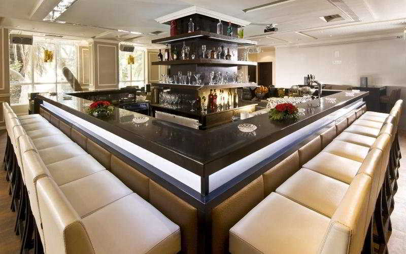 โฮเต็ล ลา ไมสัน บลังเช Hotel ตูนิส ภายนอก รูปภาพ The bar at the restaurant