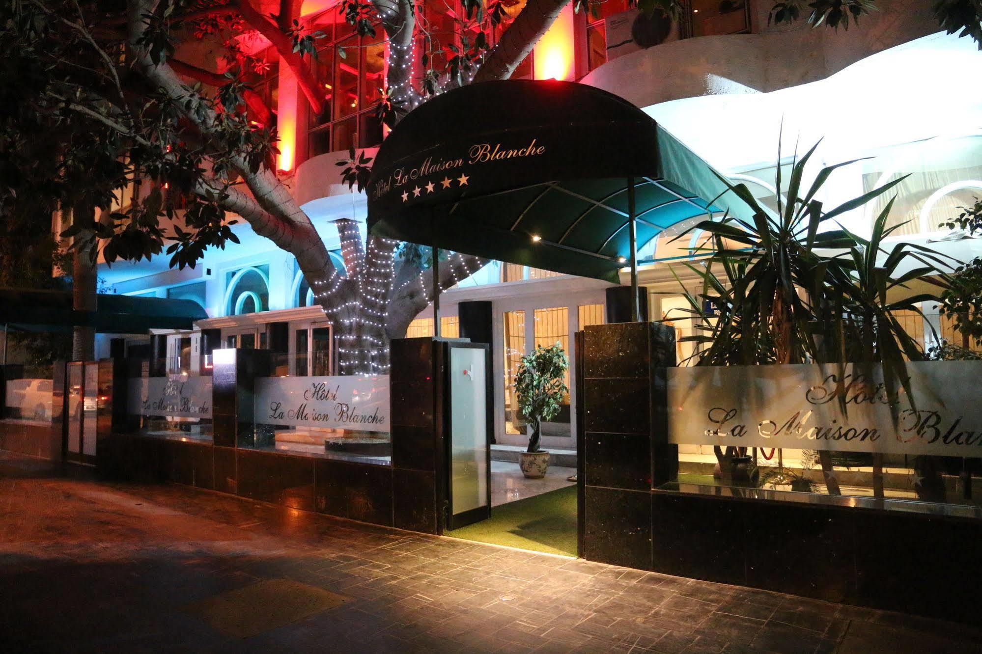 โฮเต็ล ลา ไมสัน บลังเช Hotel ตูนิส ภายนอก รูปภาพ Entrance to the hotel