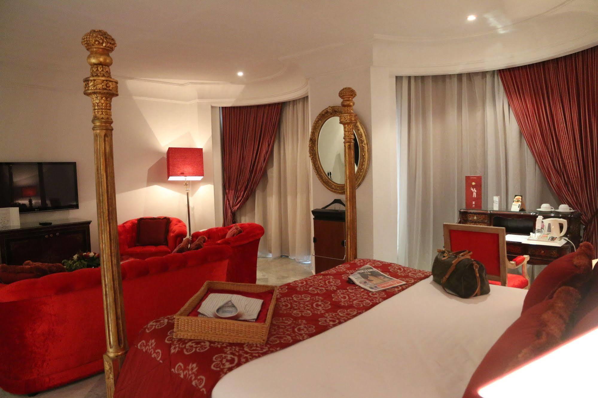 โฮเต็ล ลา ไมสัน บลังเช Hotel ตูนิส ภายนอก รูปภาพ Suite at the Mandarin Oriental, Paris