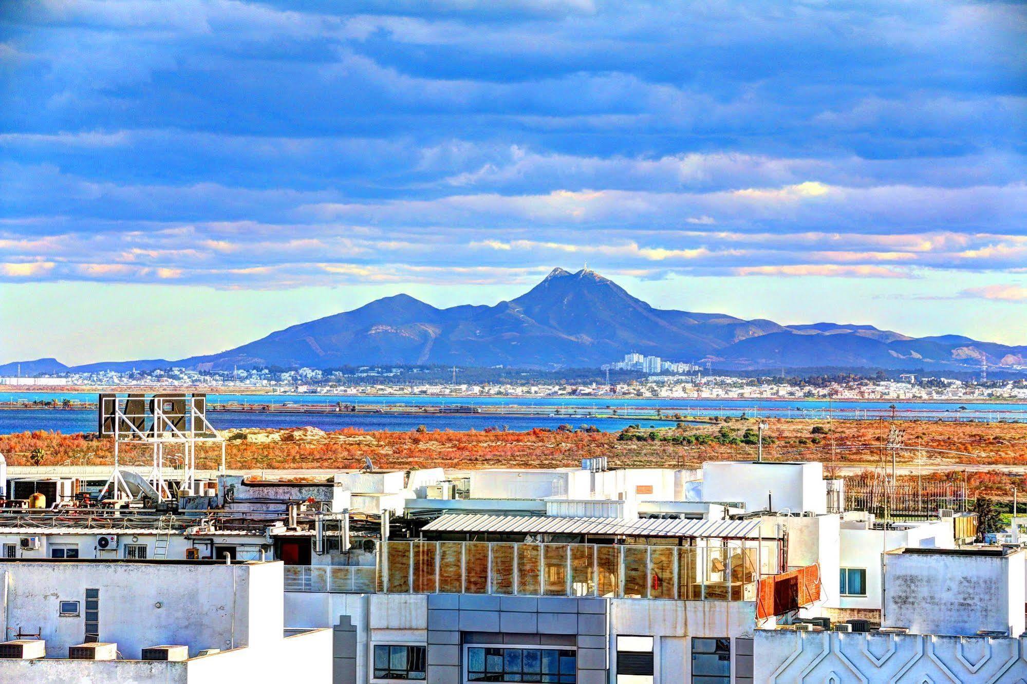 โฮเต็ล ลา ไมสัน บลังเช Hotel ตูนิส ภายนอก รูปภาพ View of the Sierra de Callosa from Benidorm